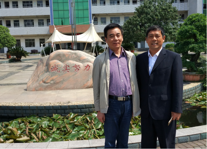 副校长毛高波带队,教务处处长张红霞,副处长陶卫亮等一行5人赴钟祥市