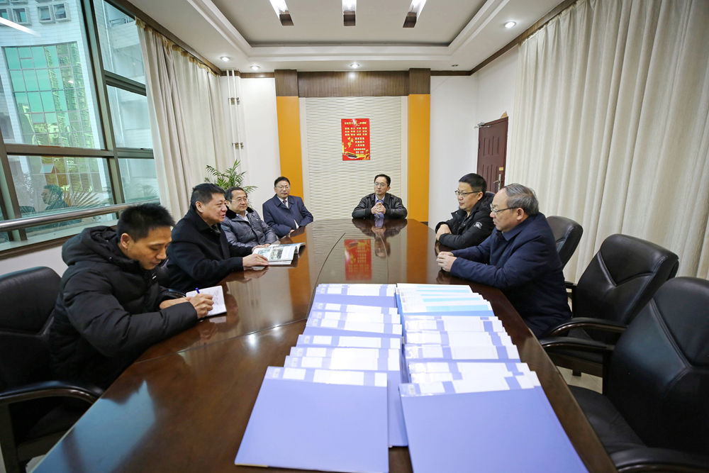 中国航空工业第二集团领导来校看望院士